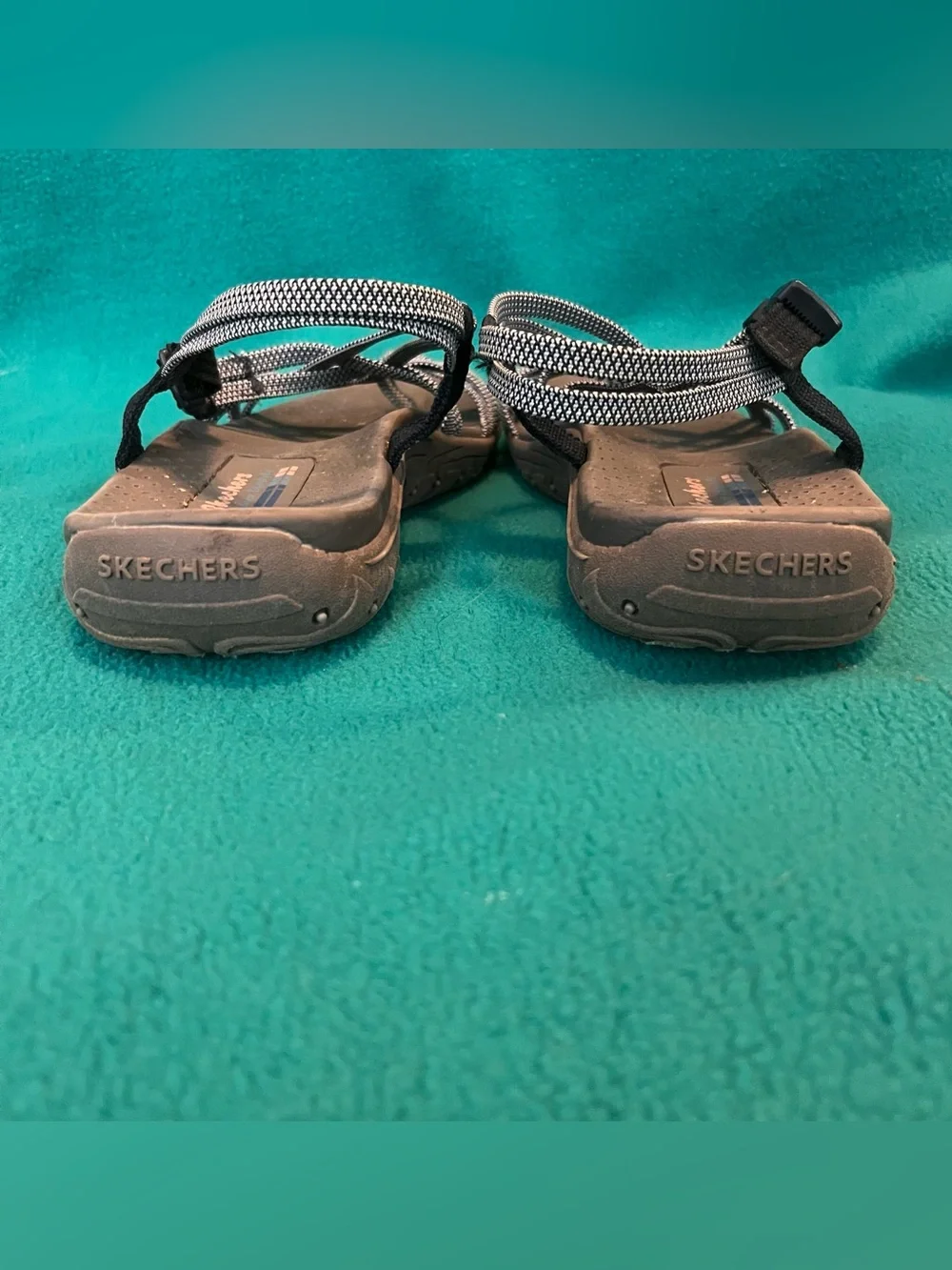 Skechers Women's Reggae Fiesta Black and Gray Strappy Sandals Sz 11